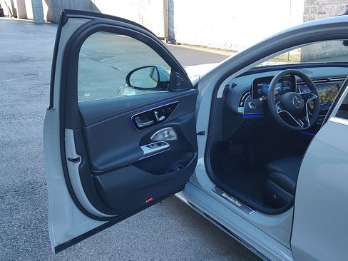 Used 2025 Mercedes-Benz E 350 Sedan image 33