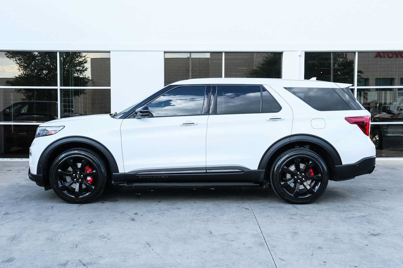 Used 2021 Ford Explorer ST w/ Equipment Group 401A AWD/4WD image 18