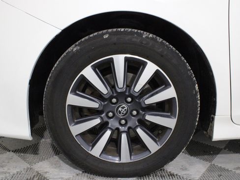 Used 2018 Toyota Sienna Limited FWD image 35