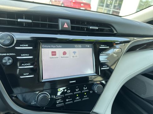 Used 2020 Toyota Camry LE FWD image 17