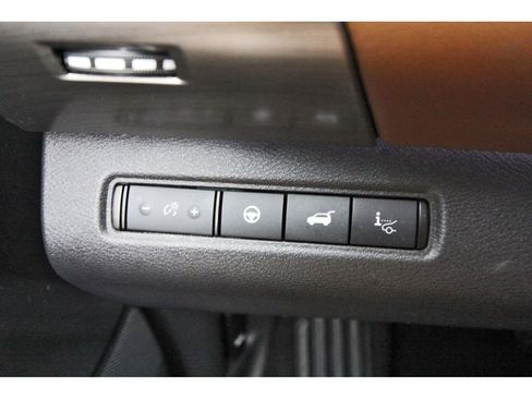 Used 2025 Nissan Pathfinder Platinum FWD image 19