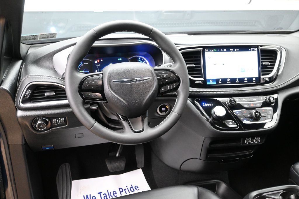 Used 2023 Chrysler Pacifica Touring-L w/ S Appearance Package FWD image 25