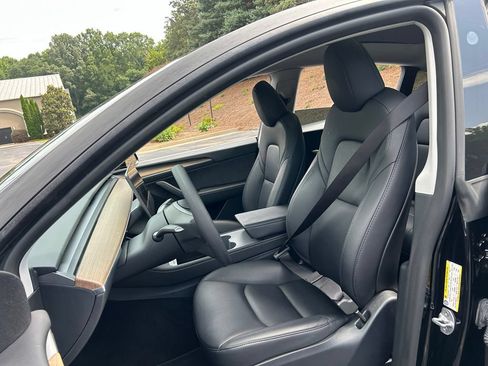 Used 2024 Tesla Model Y 2WD image 42