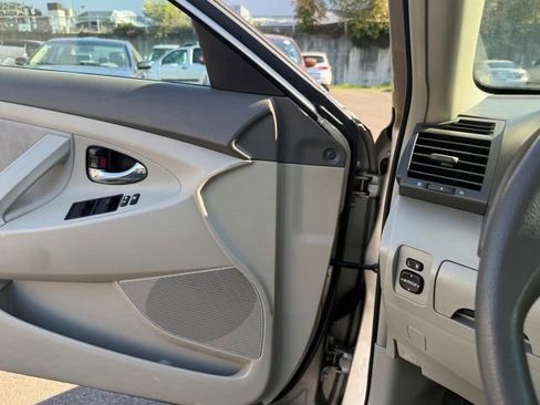 Used 2009 Toyota Camry LE FWD image 21