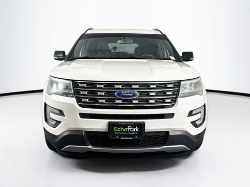 Used 2016 Ford Explorer XLT w/ Equipment Group 201A AWD/4WD image 2