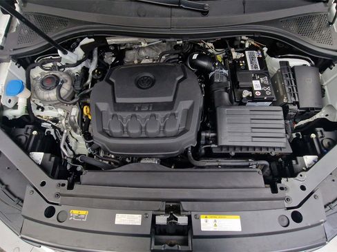 Used 2023 Volkswagen Tiguan SE image 32