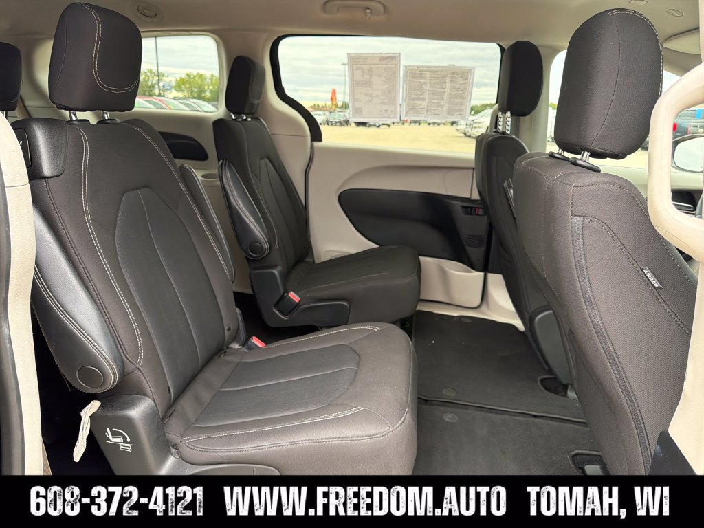 Used 2023 Chrysler Voyager LX FWD image 31