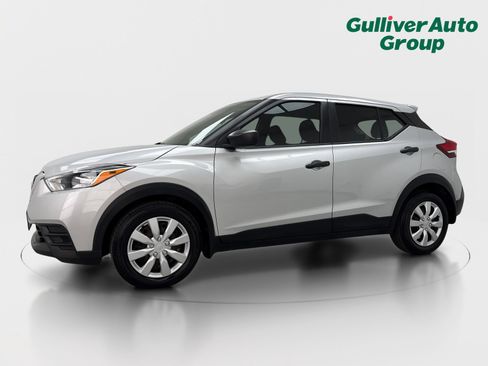 Used 2020 Nissan Kicks S FWD image 2