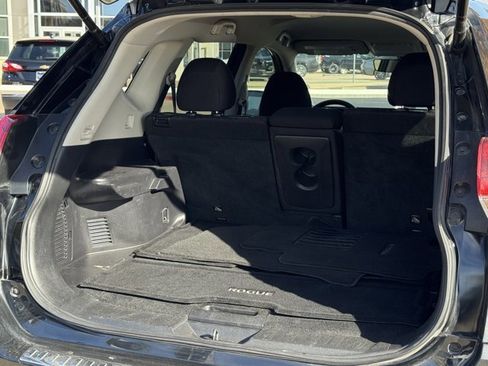 Used 2020 Nissan Rogue SV image 35