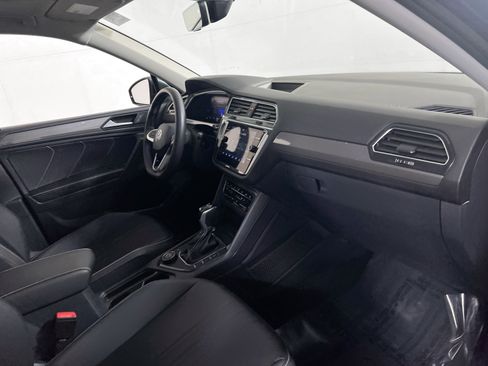 Used 2023 Volkswagen Tiguan SE AWD/4WD image 28