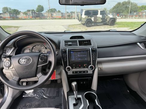 Used 2012 Toyota Camry LE FWD image 13