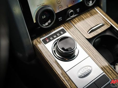 Used 2018 Land Rover Range Rover HSE image 17