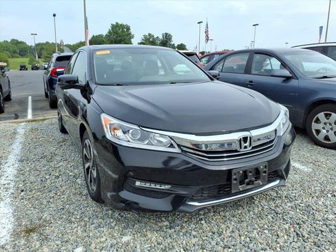 Used 2017 Honda Accord EX image 10
