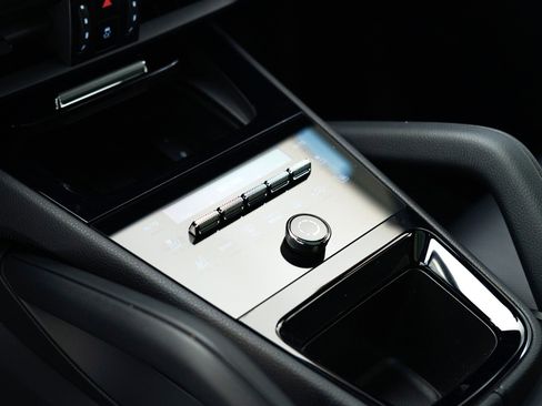 Used 2025 Porsche Cayenne S image 28