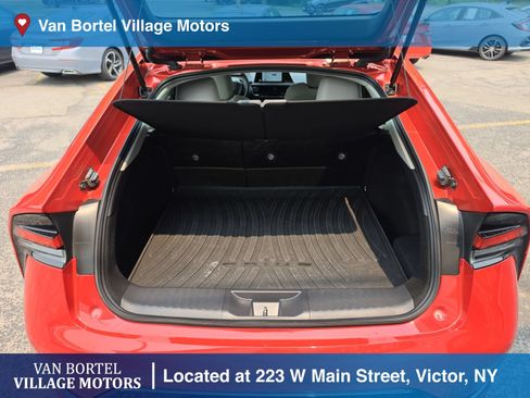 Used 2024 Toyota Prius XLE FWD image 26