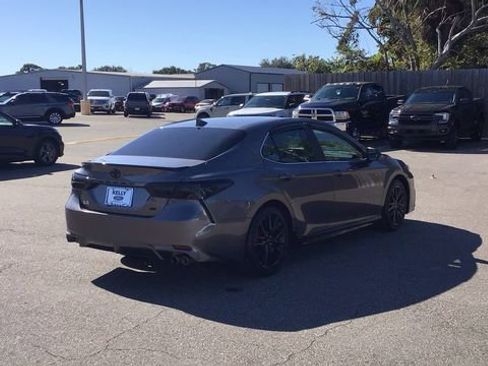 Used 2022 Toyota Camry SE image 5