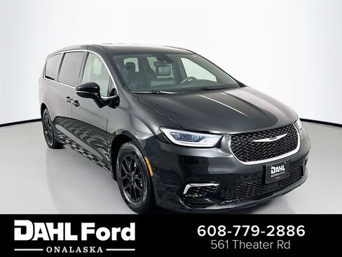 Used 2025 Chrysler Pacifica Select FWD image 1