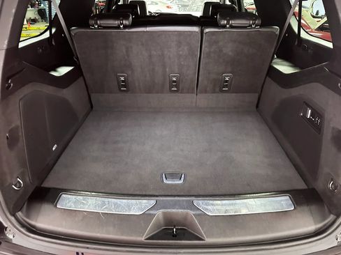 Used 2023 Cadillac Escalade ESV Luxury RWD image 18