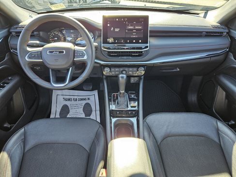 Used 2024 Jeep Compass Trailhawk image 11