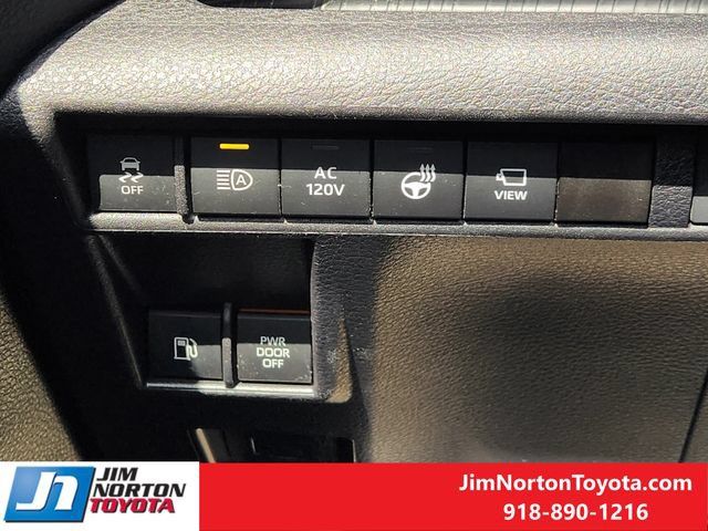 Used 2025 Toyota Sienna Platinum FWD image 23