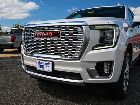Used 2024 GMC Yukon XL Denali w/ Denali Reserve Package AWD/4WD image 11