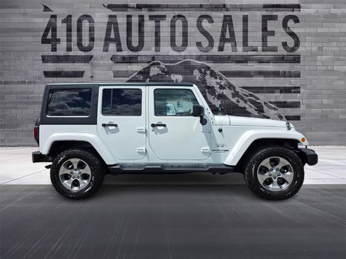 Used 2018 Jeep Wrangler Unlimited Sahara w/ Connectivity Group AWD/4WD image 2