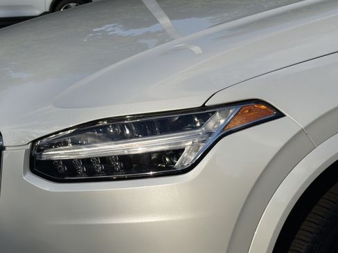 Certified 2025 Volvo XC90 B5 Core AWD/4WD image 5