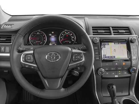 Used 2017 Toyota Camry SE FWD image 7