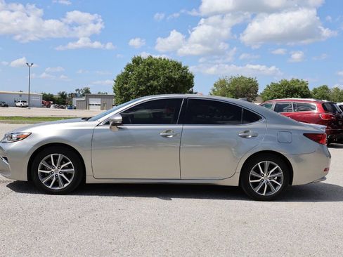 Used 2018 Lexus ES 300h w/ Navigation Package image 8