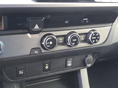 Used 2017 Toyota Tacoma TRD Off-Road image 16