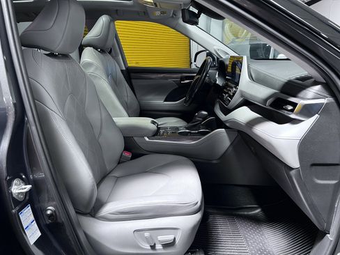 Used 2020 Toyota Highlander Limited Platinum image 16