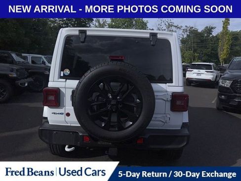 Used 2024 Jeep Wrangler Unlimited Sahara w/ Technology Group AWD/4WD image 3