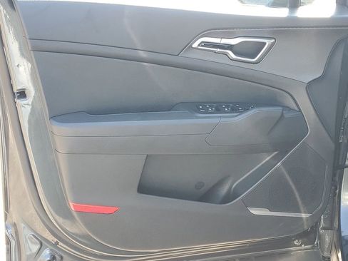 Used 2024 Kia Sportage LX FWD image 8