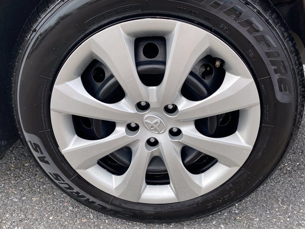 Used 2025 Toyota Corolla LE FWD image 40