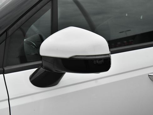 Used 2024 Kia Carnival LX image 13