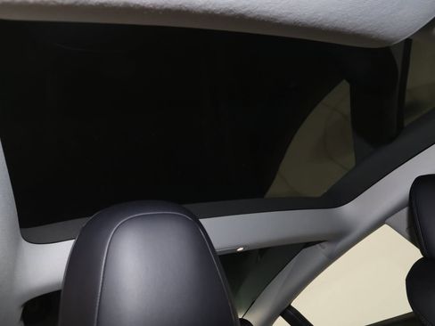 Used 2023 Tesla Model 3 Standard Range image 12