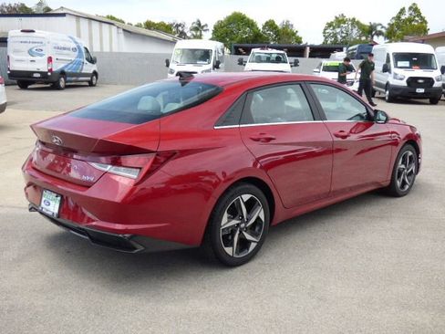 Used 2023 Hyundai Elantra Limited w/ Cargo Package FWD image 3