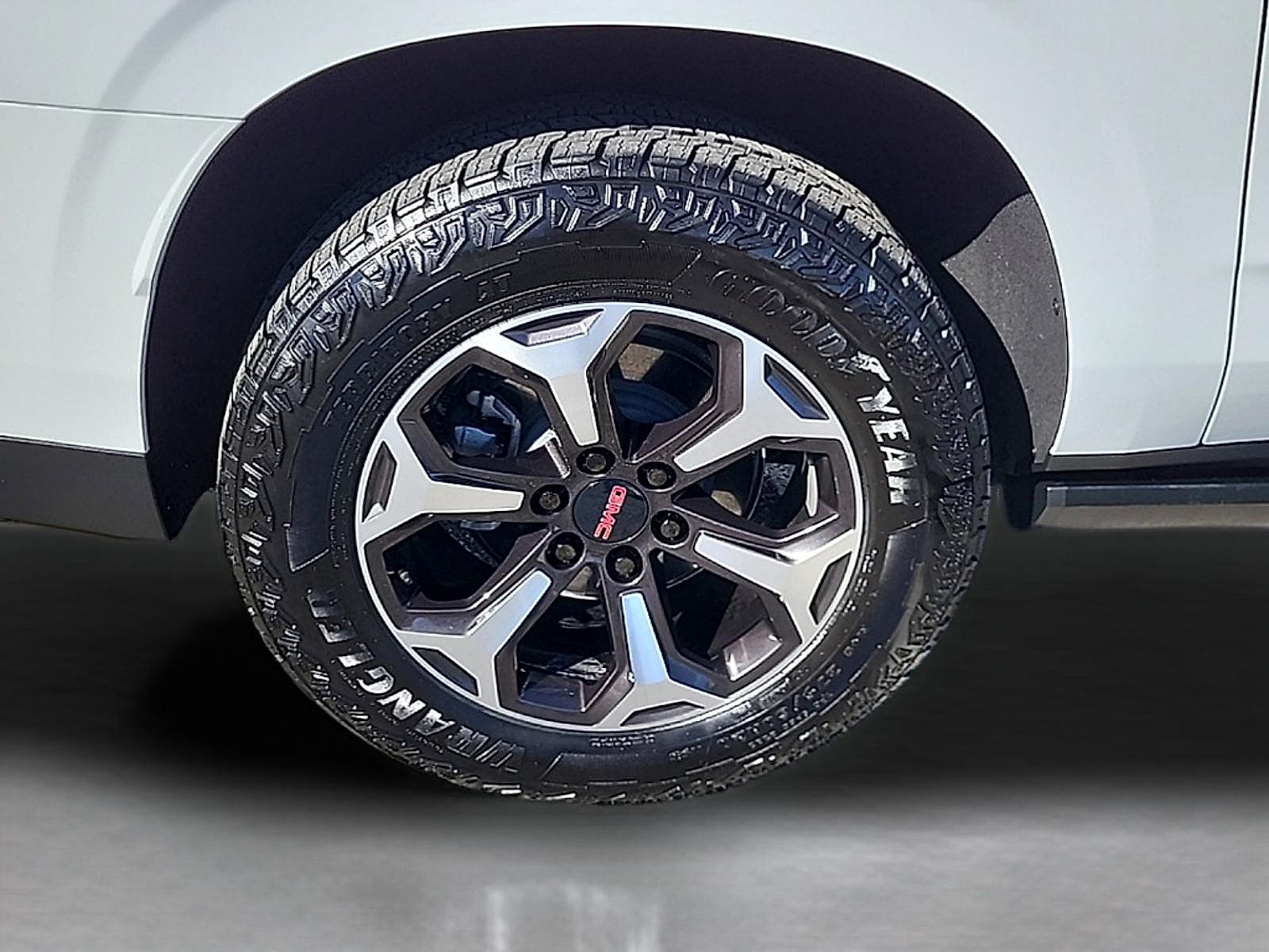 Used 2025 GMC Yukon XL AT4 Ultimate AWD/4WD image 9