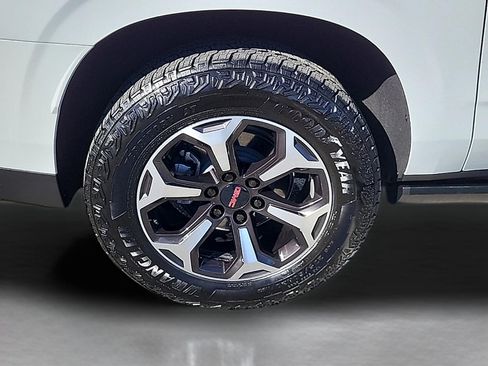 Used 2025 GMC Yukon XL AT4 Ultimate AWD/4WD image 9
