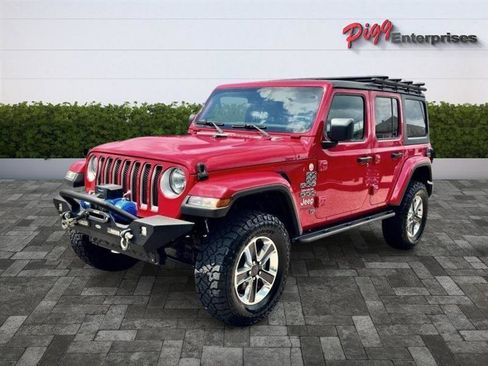Used 2019 Jeep Wrangler Unlimited Sahara AWD/4WD image 4