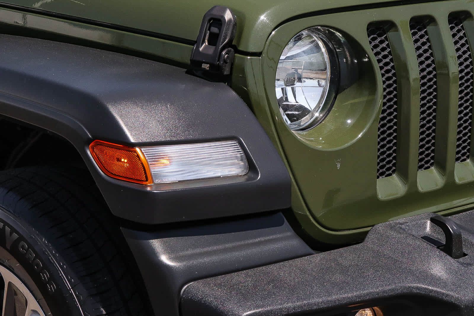 Used 2023 Jeep Wrangler Sport AWD/4WD image 4