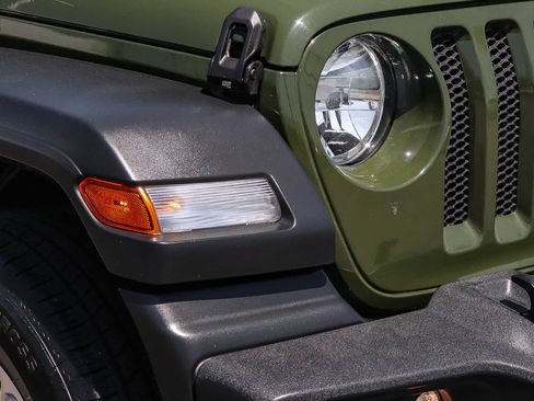 Used 2023 Jeep Wrangler Sport AWD/4WD image 4