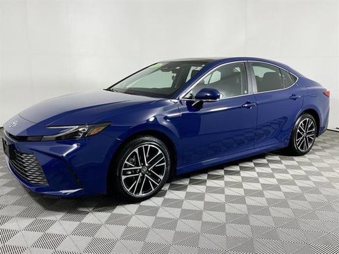 Used 2026 Toyota Camry XLE image 3