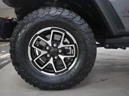 Used 2024 Jeep Wrangler Unlimited Rubicon w/ Convenience Group AWD/4WD image 30