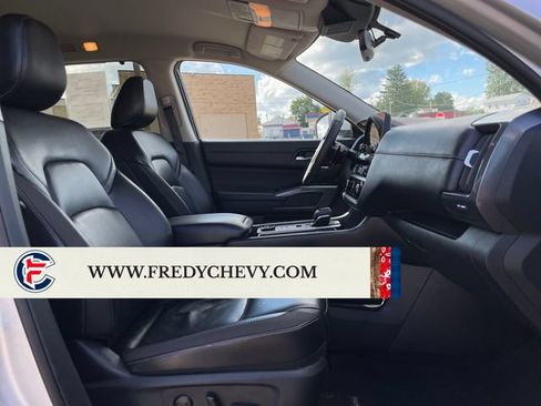 Used 2025 Nissan Pathfinder SL AWD/4WD image 41