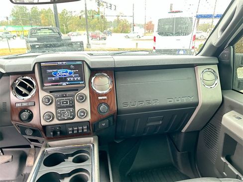 Used 2014 Ford F250 Lariat w/ Lariat Interior Package image 20