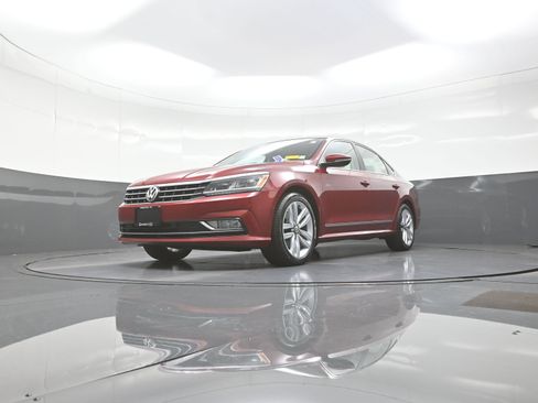Used 2017 Volkswagen Passat 1.8T SEL Premium FWD image 11
