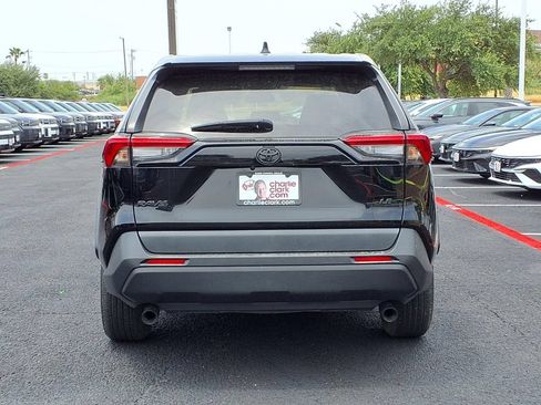 Used 2023 Toyota RAV4 LE FWD image 6