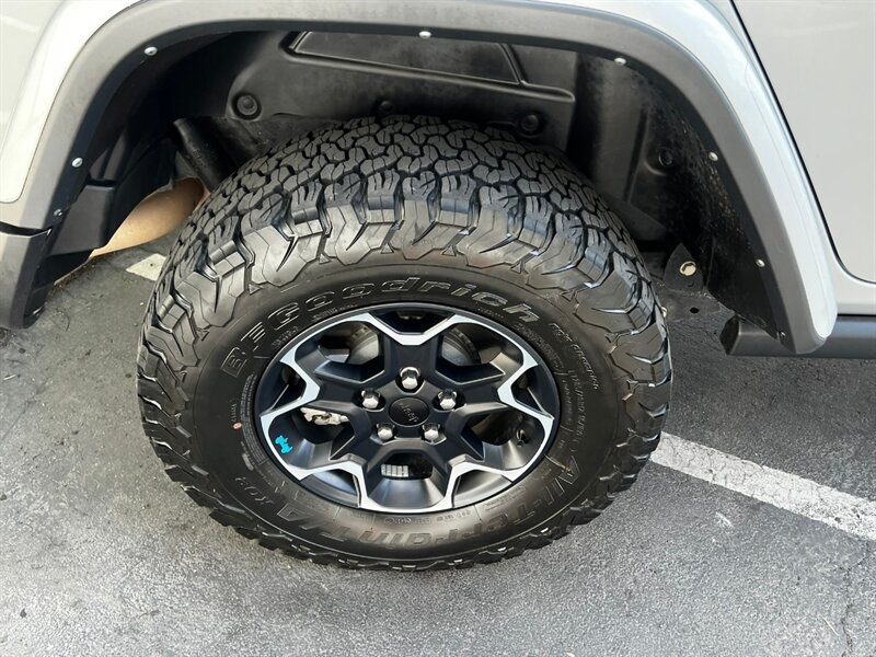 Used 2023 Jeep Wrangler Unlimited Rubicon 4xe w/ Cold Weather Group AWD/4WD image 11
