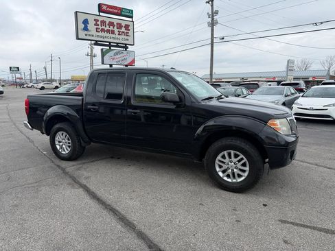 Used 2016 Nissan Frontier SV image 3